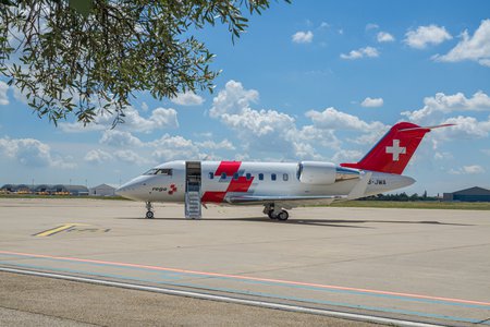 Télécharger la photo avion-ambulance Bombardier Challenger 650 à l'étranger