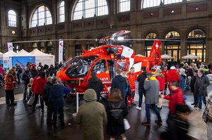 Présentation de l’hélicoptère H145 dans la gare centrale de Zurich