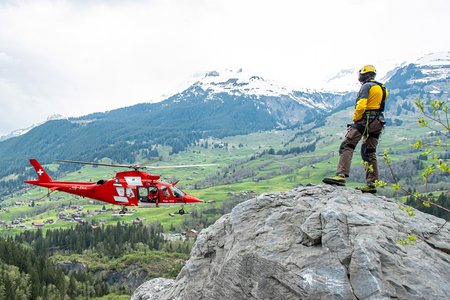 Télécharger la photo intervention avec des sauveteurs en montagne du Club Alpin Suisse CAS