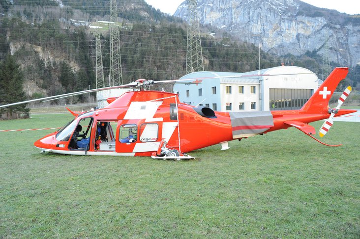 L'hélicoptère de la Rega suite à un incident à Erstfeld. 