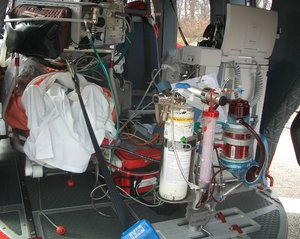 La machine cœur-poumons « Life Box » dans l'hélicoptère de sauvetage de la Rega