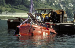  L'Alouette HB-XGU après sa chute dans le Lac de Bienne