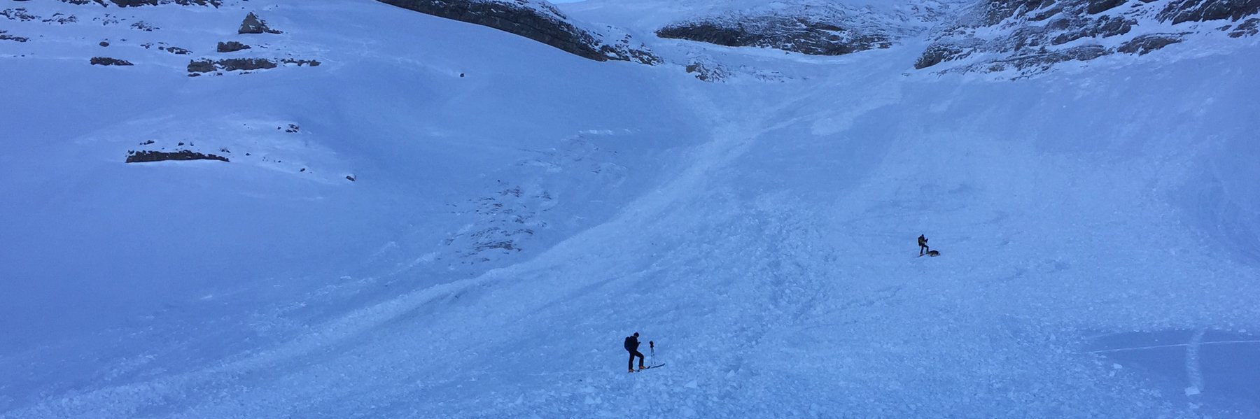 Rega im Einsatz: Unfallstelle beim Lawinenkegel am Forstberg
