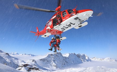 Rega-Crew im Einsatz für einen verunfallten Wintersportler.