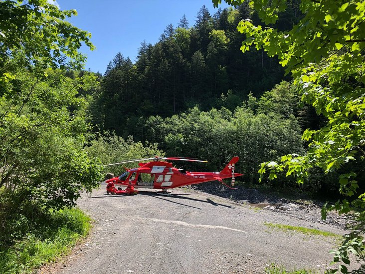 Landung neben dem Bachbett bei Riemenstalden