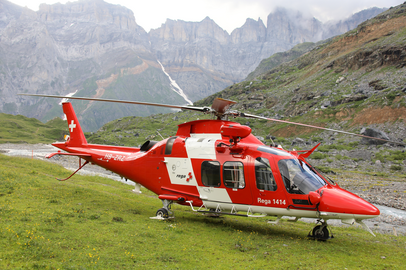 AgustaWestland Da Vinci atterrit dans les montagnes