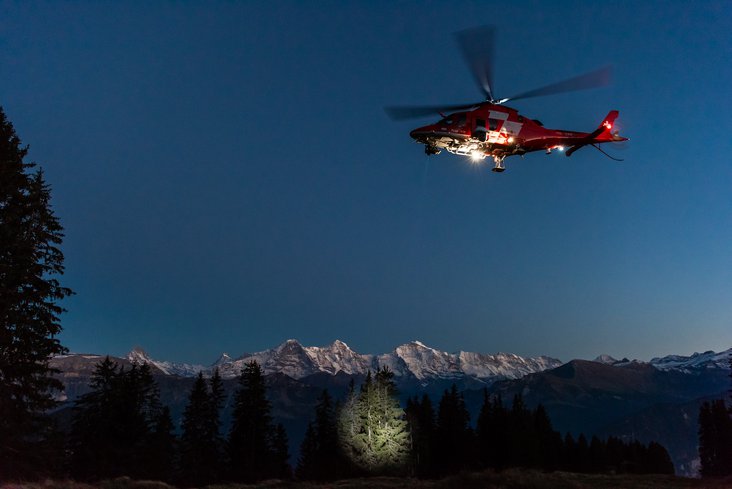 Symbolbild: Rettungshelikopter der Rega ausgerüstet mit dem Suchsystem IR/EOS
