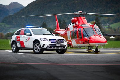 AgustaWestland Da Vinci et  une voiture d'urgence