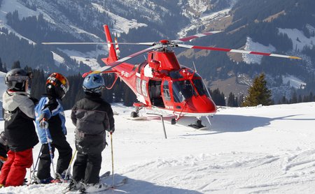 Einsatz der Rega auf Skipiste