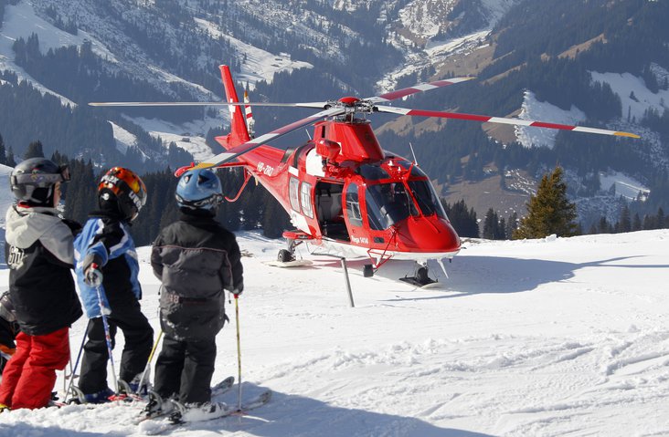 Einsatz der Rega auf Skipiste