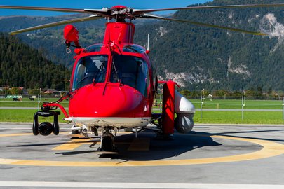 Suchhelikopter auf dem Helikopterlandeplatz