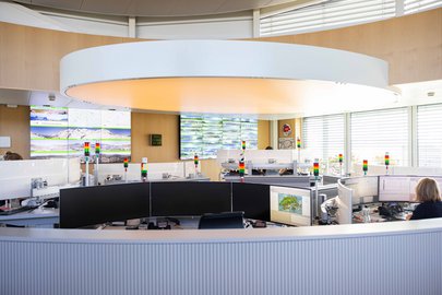 Postes de travail dans la centrale d'intervention