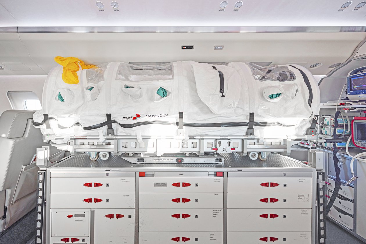 The new Patient Isolation Unit in the Rega ambulance jet.