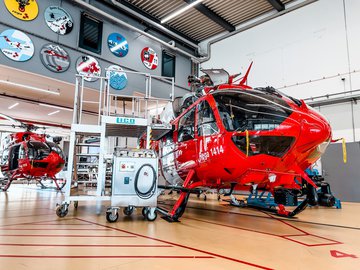 Hélicoptères dans le hangar
