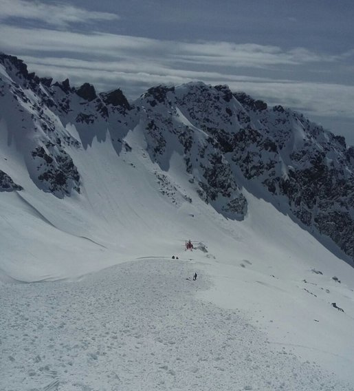 Un elicottero della Rega in azione dopo la valanga al Pizzo Canà