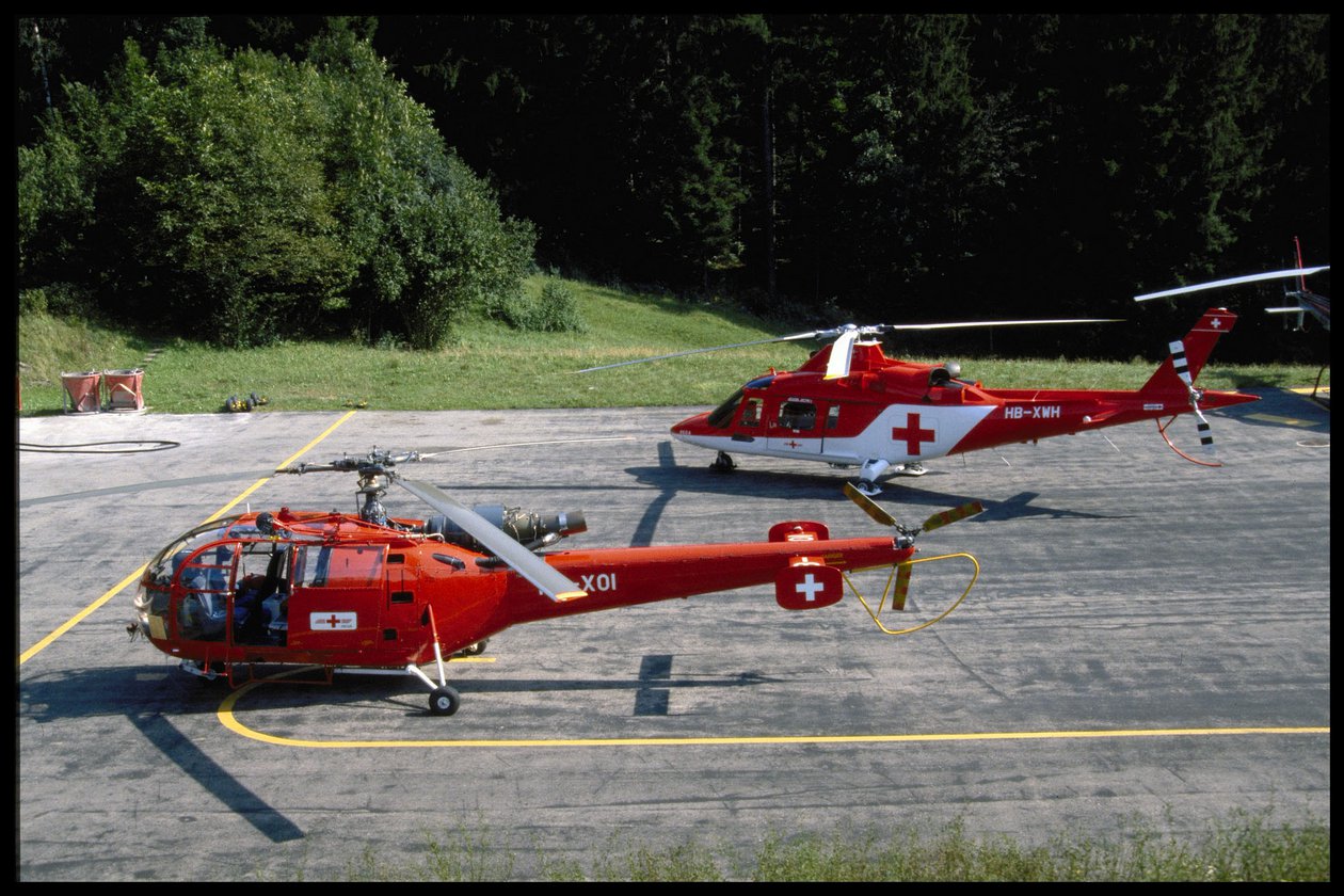 Alouette III neben der der Agusta A109 K2 (HB-XWH)