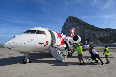 Zum Downloadformular für das Bild Ambulanzjet Bombardier Challenger 650 in Gibraltar