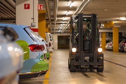 Logistiker mit Gabelstapler