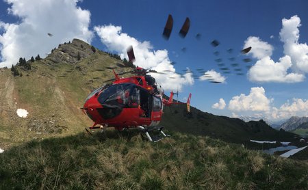 La Rega sauve chaque année plus de 800 personnes à l’aide du treuil comme ici, au Pic Chaussy (VD). Crédit : Rega. 