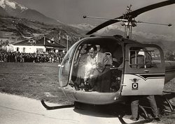  Hermann Geiger nel Bell 47 J all'aeroporto di Sion