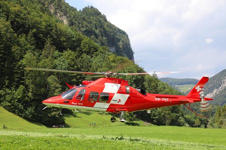 Zum Downloadformular für das Bild Rettungshelikopter AgustaWestland DaVinci im Sommer