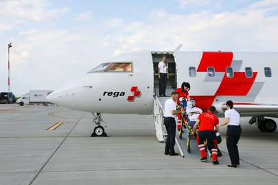 Embarquement dans l’avion-ambulance