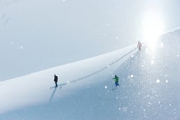 Personen am Skifahren