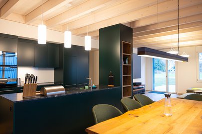 Küche und Wohnbereich der Rega-Basis Mollis