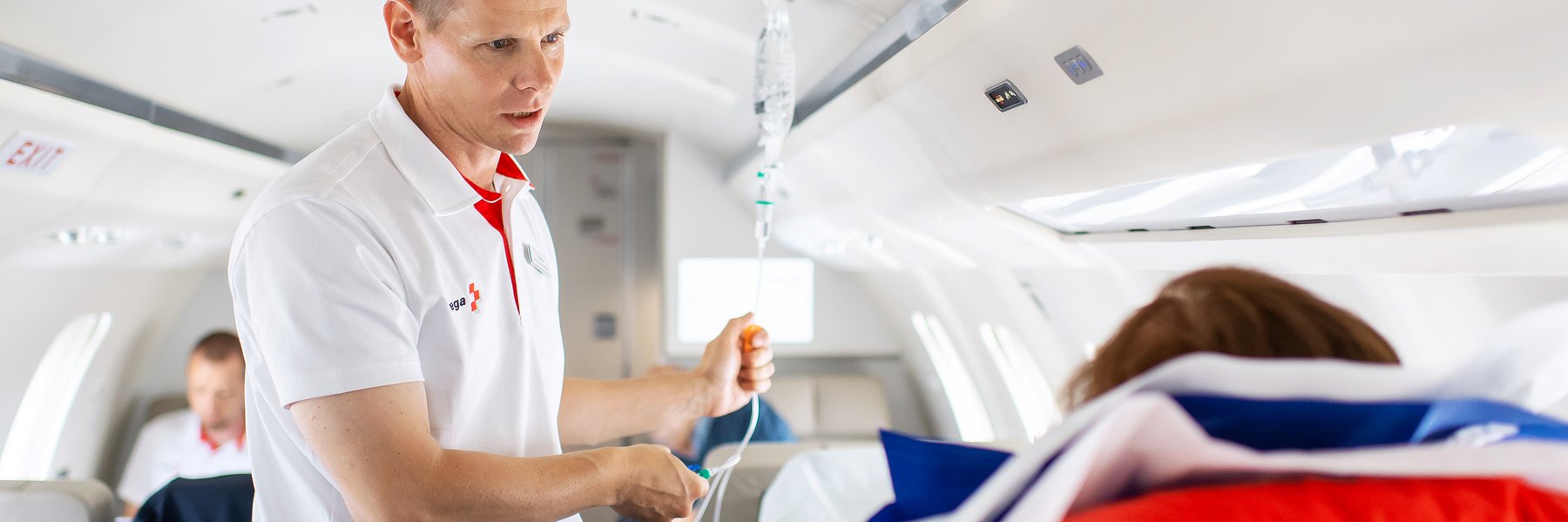 Betreuung des Patienten im Jet