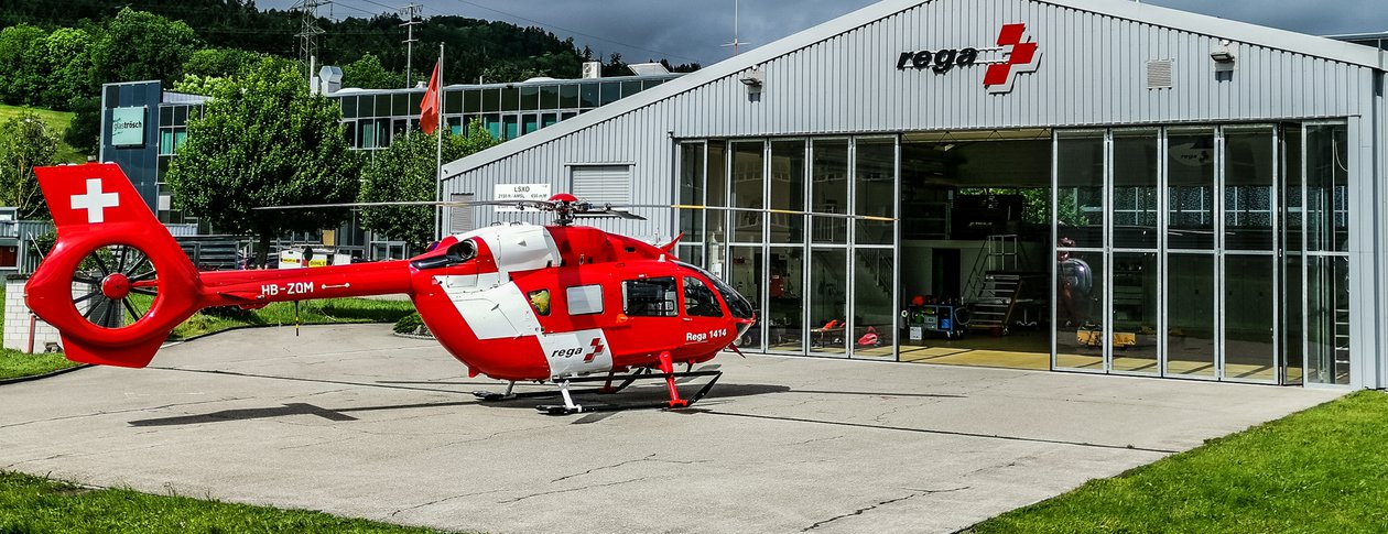 H145 devant la base de Saint-Gall