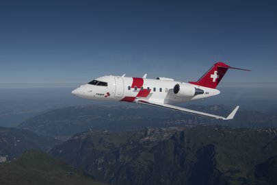 Der Ambulanzjet in der Luft