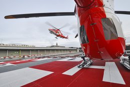 Helikopter auf Landeplatz