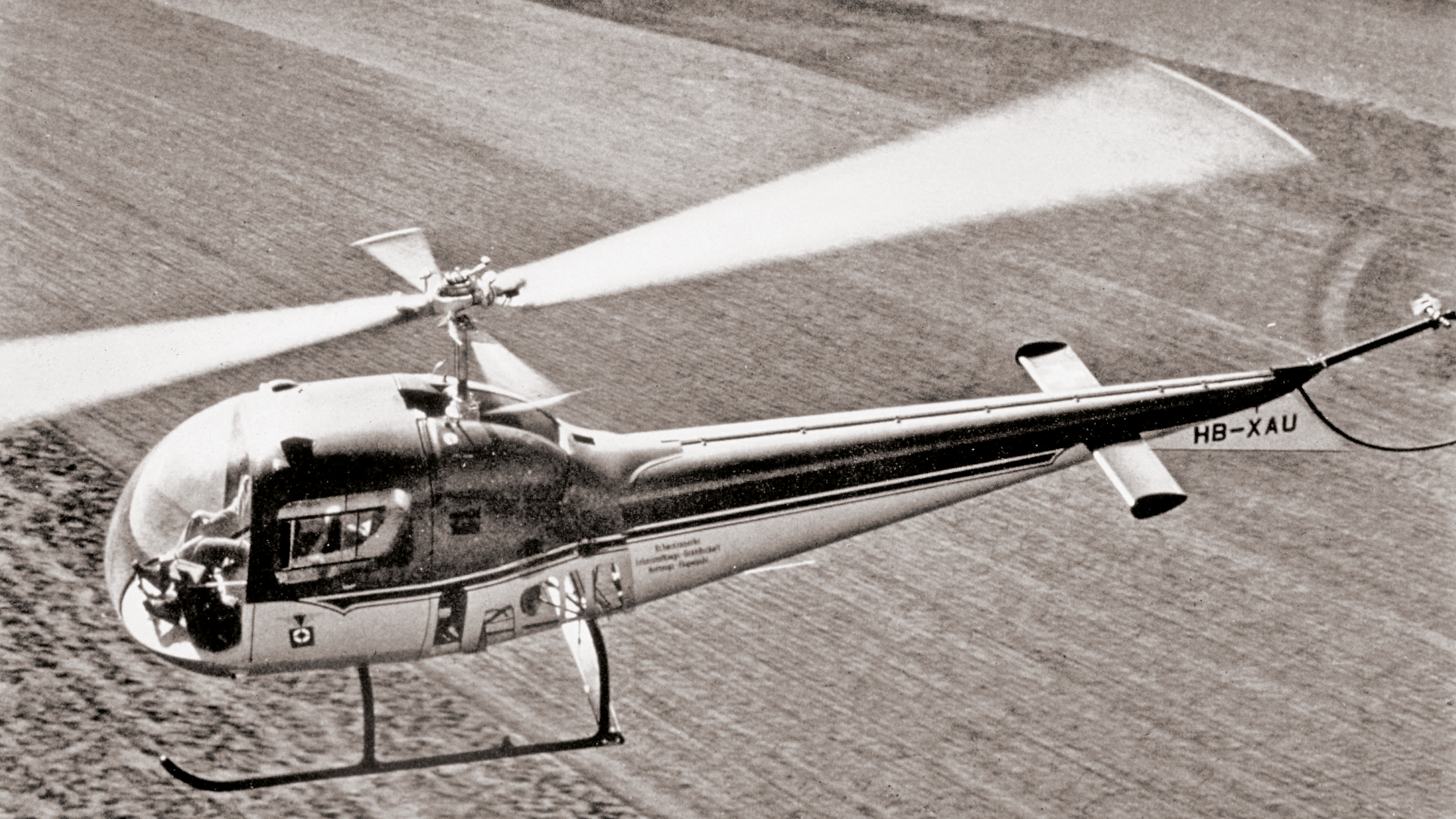 Foto in bianco e nero dell'elicottero Bell 47 J.